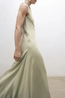 Vestido satinado espalda abierta de Mango en Vestidos para argentina