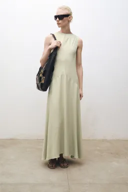 Vestido satinado espalda abierta de Mango en Vestidos para argentina