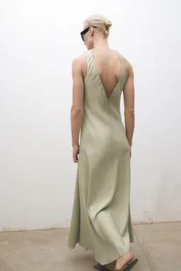 Vestido satinado espalda abierta de Mango en Vestidos para argentina