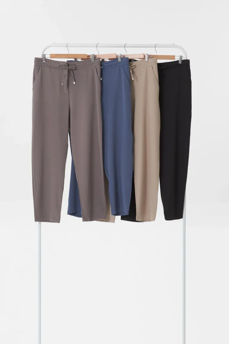 Pantalón azul de corte recto y diseño elegante para mujer de Apricot en Pantalones para argentina