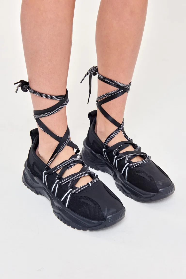 Zapatillas deportivas con detalles de ballerina en símil cuero y gamuza negras de 47 Street en Ballerinas para argentina