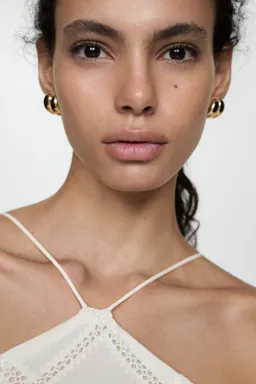 Vestido bordado cuello halter de Mango en Vestidos para argentina