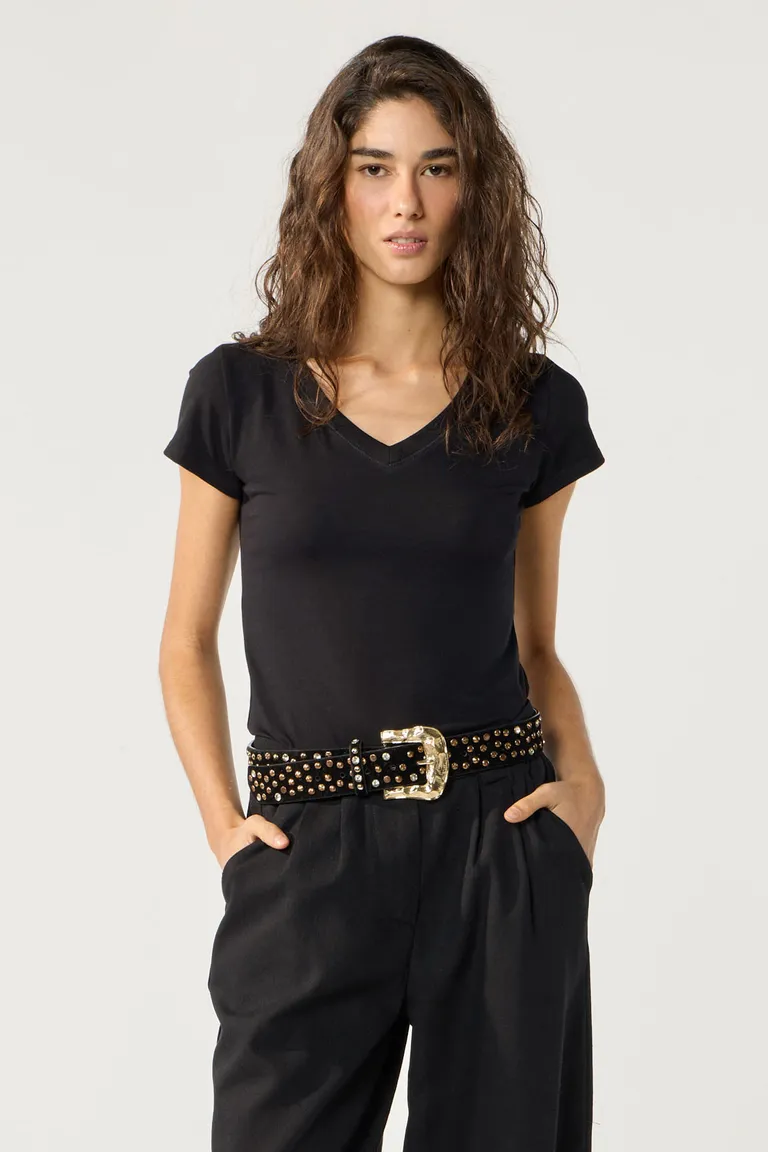 Camiseta básica de algodón con escote en V y manga corta de Cuesta Blanca en Remeras para argentina