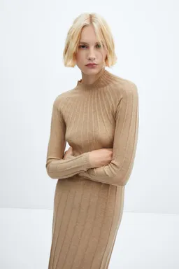 Vestido canalé cuello perkins de Mango en Vestidos para argentina