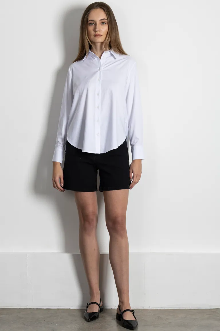 Camisa blanca de manga larga, diseño elegante y versátil para la mujer. de Kill en Camisas para argentina
