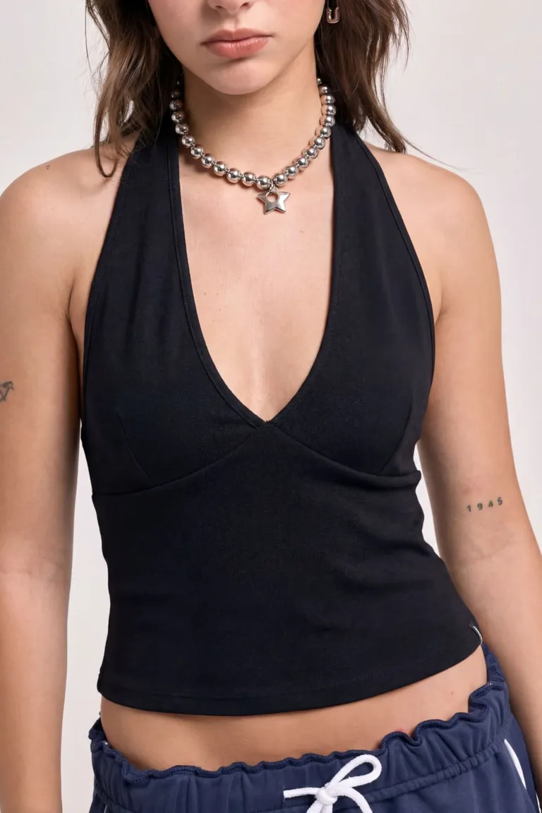 Musculosa de estilo halter con pinzas en busto y largo a la cadera de 47 Street en Tops para argentina