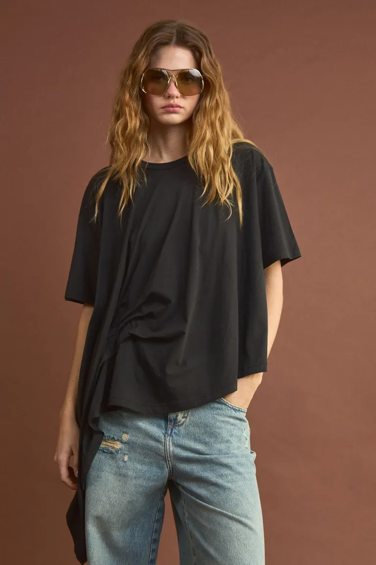 Remera de corte recto y manga corta para mujer de Allo Martinez en Remeras para argentina