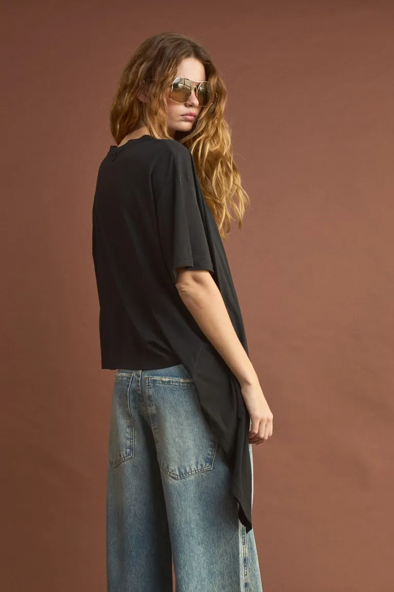 Remera de corte recto y manga corta para mujer de Allo Martinez en Remeras para argentina