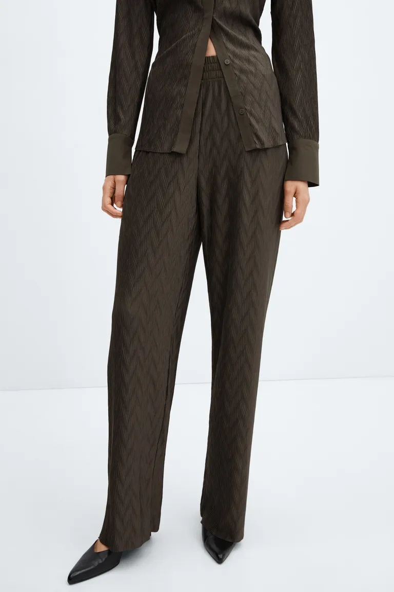 Pantalón wideleg textura plisada de Mango en Pantalones para argentina
