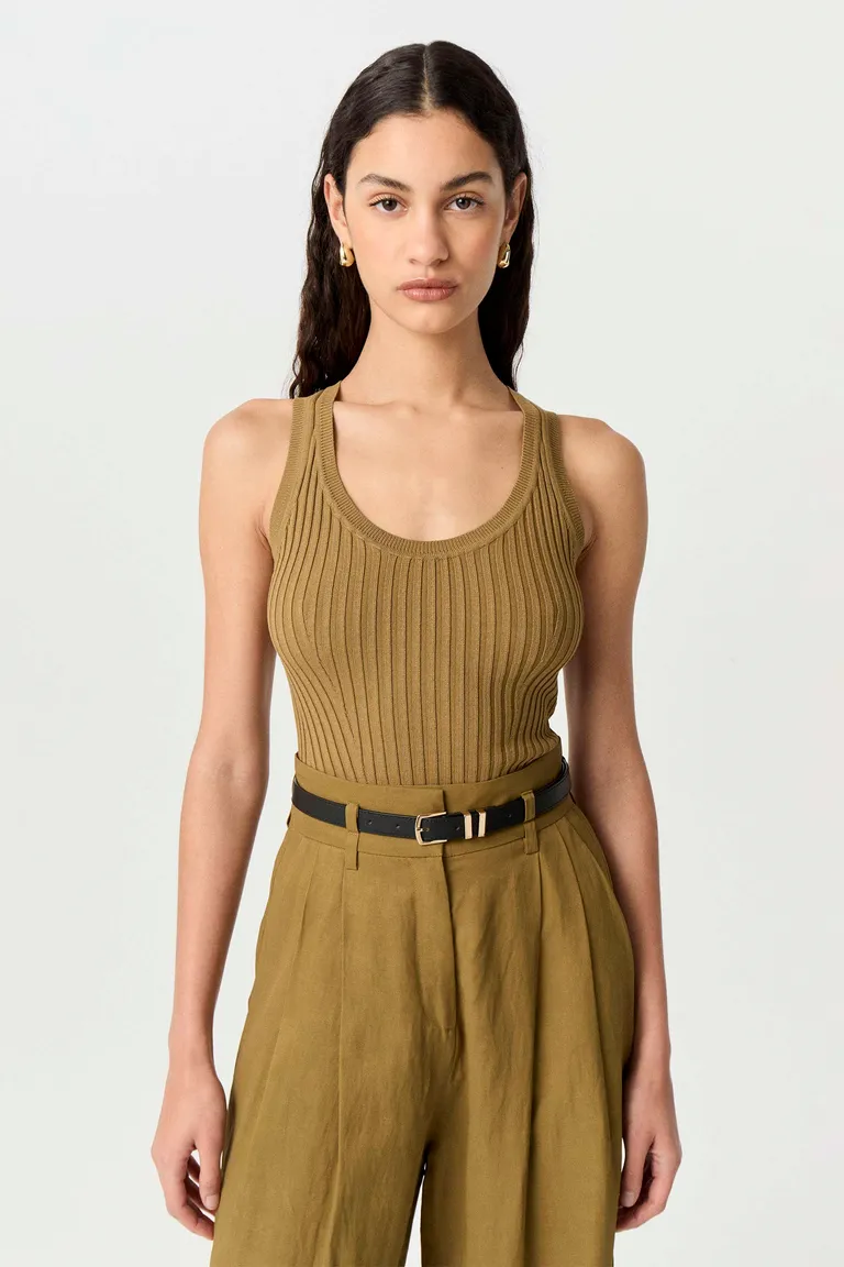 Top tejido en punto acanalado con escote en U - Musculosa Thais de Markova en Tops para argentina