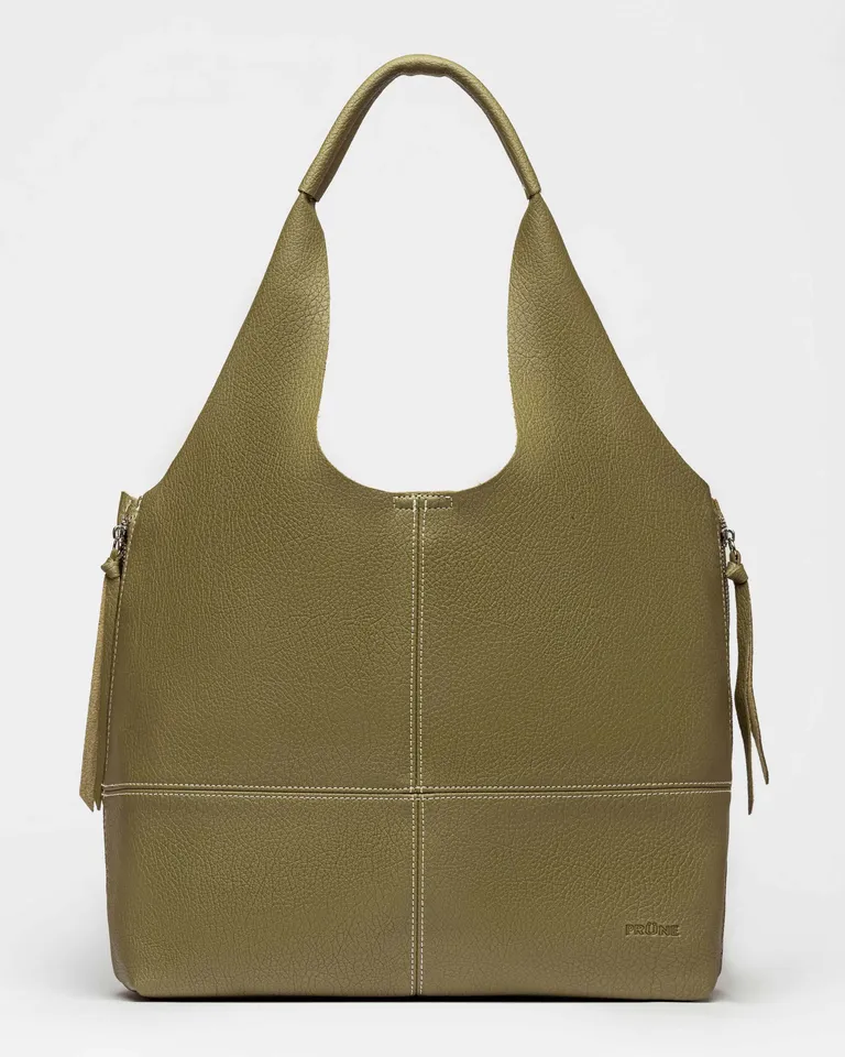 Bolso shopper en efecto cuero graneado en tono marrón, un accesorio elegante y versátil de Prüne en Bolsos y Carteras para argentina