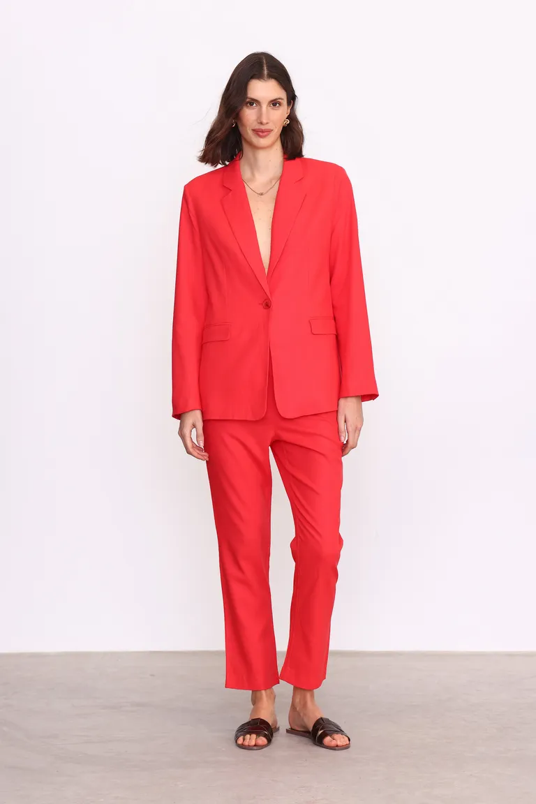 Blazer sastrero de lino rojo, una prenda elegante y versátil para la mujer de Yagmour en Blazers para argentina