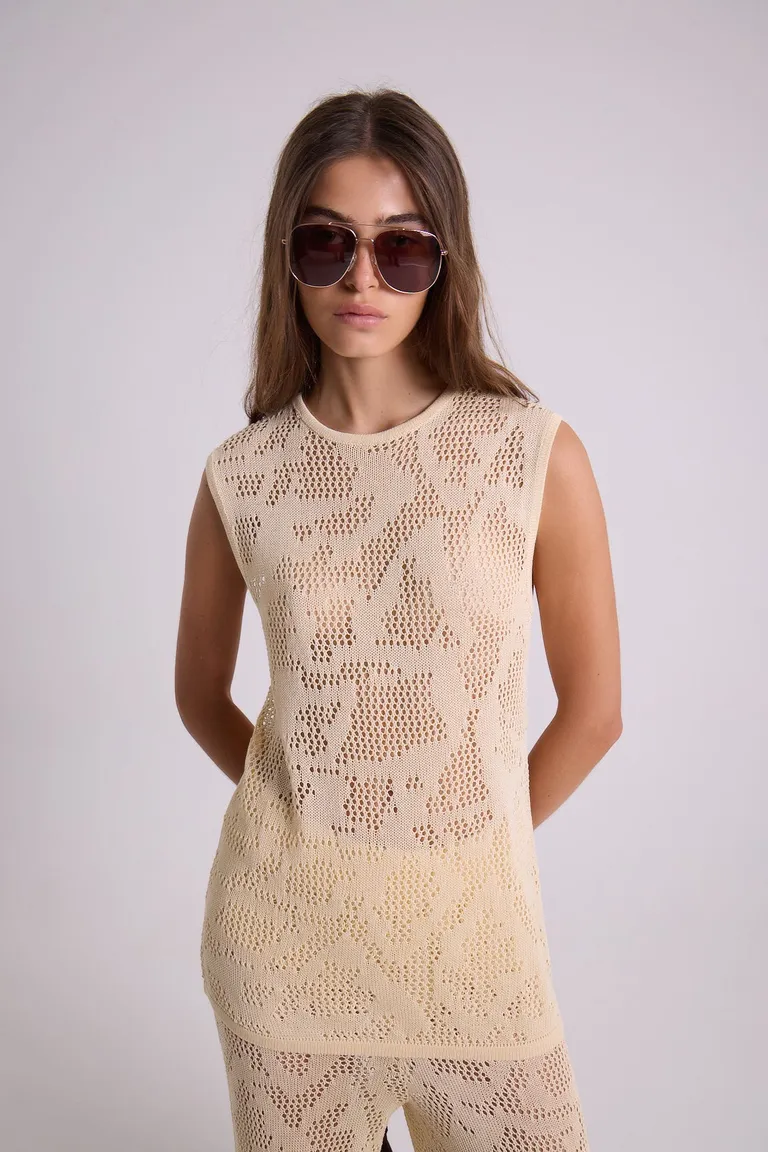 Top calado de viscosa y nylon en color crudo para mujer de Maria Cher en Tops para argentina