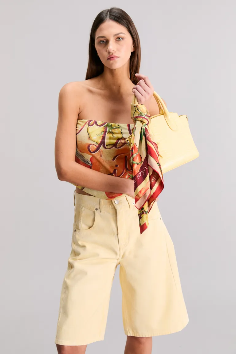 Top femenino y exclusivo con diseño estampado en tejido elástico y cómodo de Kosiuko en Tops para argentina