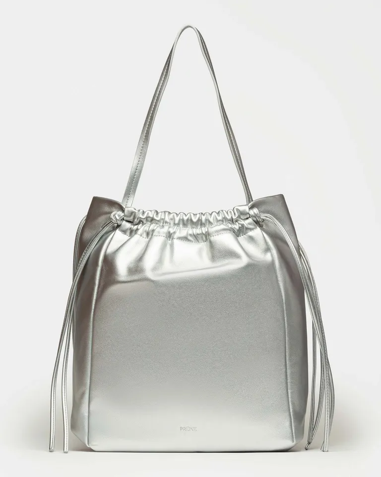 Bolso shopper de estilo marino en tonos plateados con cierre magnético de Prüne en Bolsos y Carteras para argentina