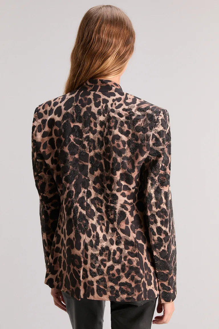 Blazer con diseño exclusivo de animal print para un look sofisticado y trendy de Kosiuko en Blazers para argentina