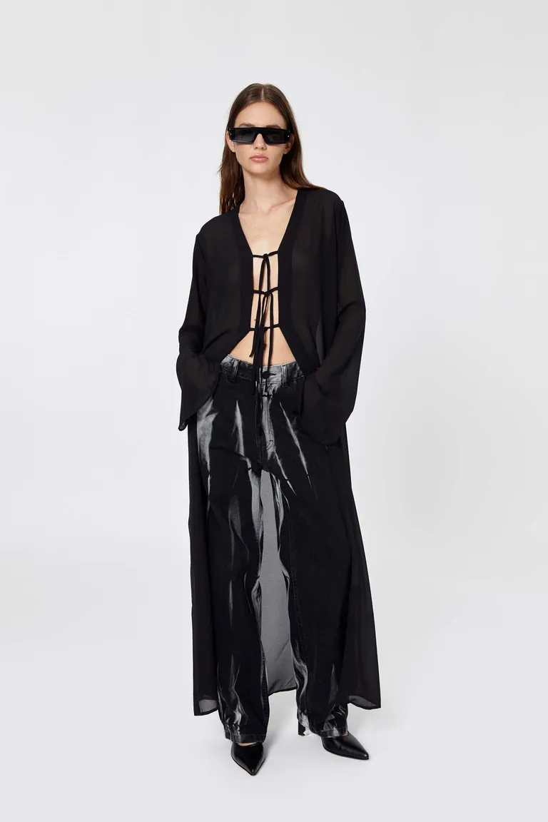 Camisola de Gasa Negra con Lazos Delanteros - Diseño Elegante y Versátil de Naíma en Camisas para argentina