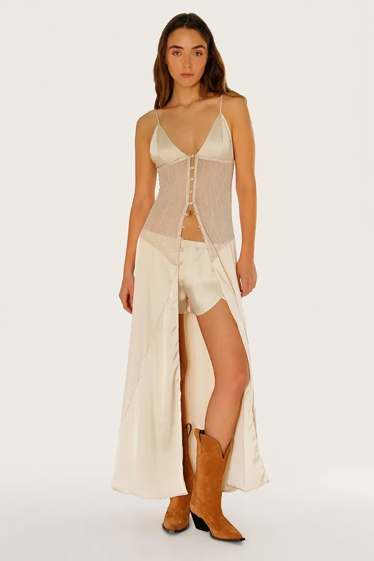 Top largo elegante con escote triangular, botones y tajo central de Sofia Sarkany en Tops para argentina