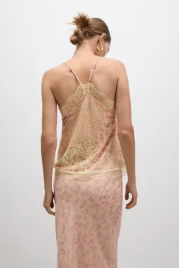 Top estampado con encaje de Mango en Tops para argentina