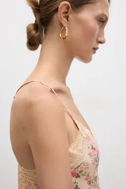 Top estampado con encaje de Mango en Tops para argentina