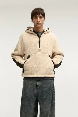 Campera corderito con capucha de Pull&Bear en Abrigos y Camperas para argentina