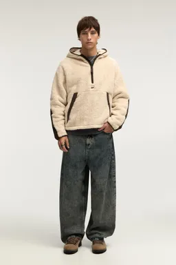 Campera corderito con capucha de Pull&Bear en Abrigos y Camperas para argentina