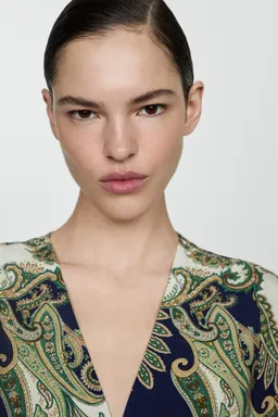 Vestido estampado con lazo de Mango en Vestidos para argentina