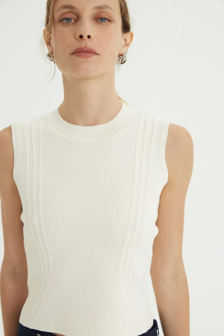 Top tejido sin mangas con cuello redondo y calce al cuerpo de Las Pepas en Tops para argentina