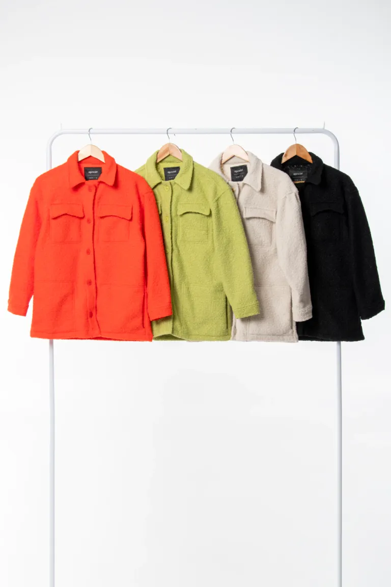 Abrigo de textura suave y estilo atemporal para mujer de Apricot en Buzos y Sweaters para argentina