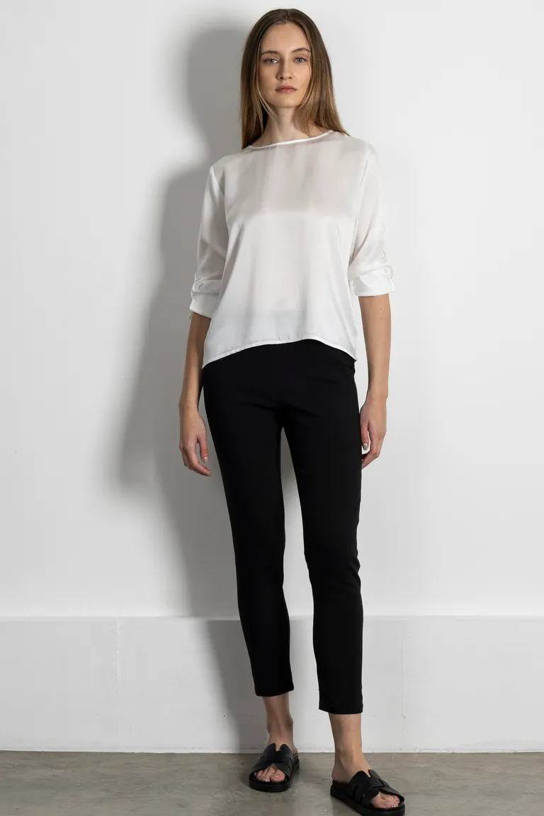 Pantalón de bengalina con tajo en botamanga y elástico en cintura - Elegancia y comodidad en un solo producto de Kill en Pantalones para argentina