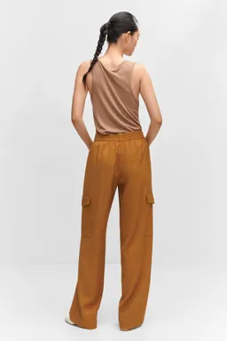 Pantalón cargo fluido de Mango en Pantalones para argentina