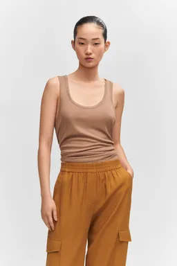 Pantalón cargo fluido de Mango en Pantalones para argentina