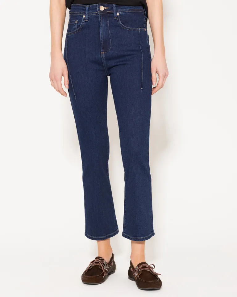 Jeans de corte recto y tiro medio en tono azul oscuro de Jazmin Chebar en Pantalones para argentina