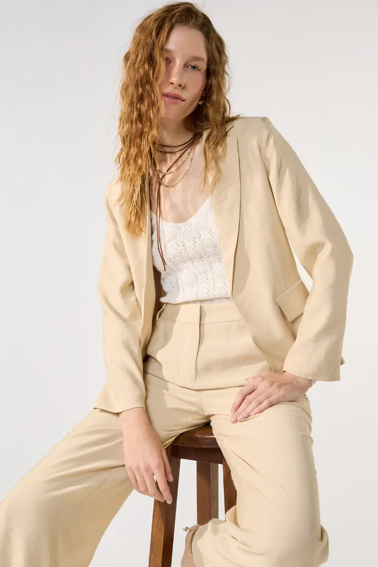 Blazer abierto en corte sastrero liviano en tono beige de Cuesta Blanca en Blazers para argentina