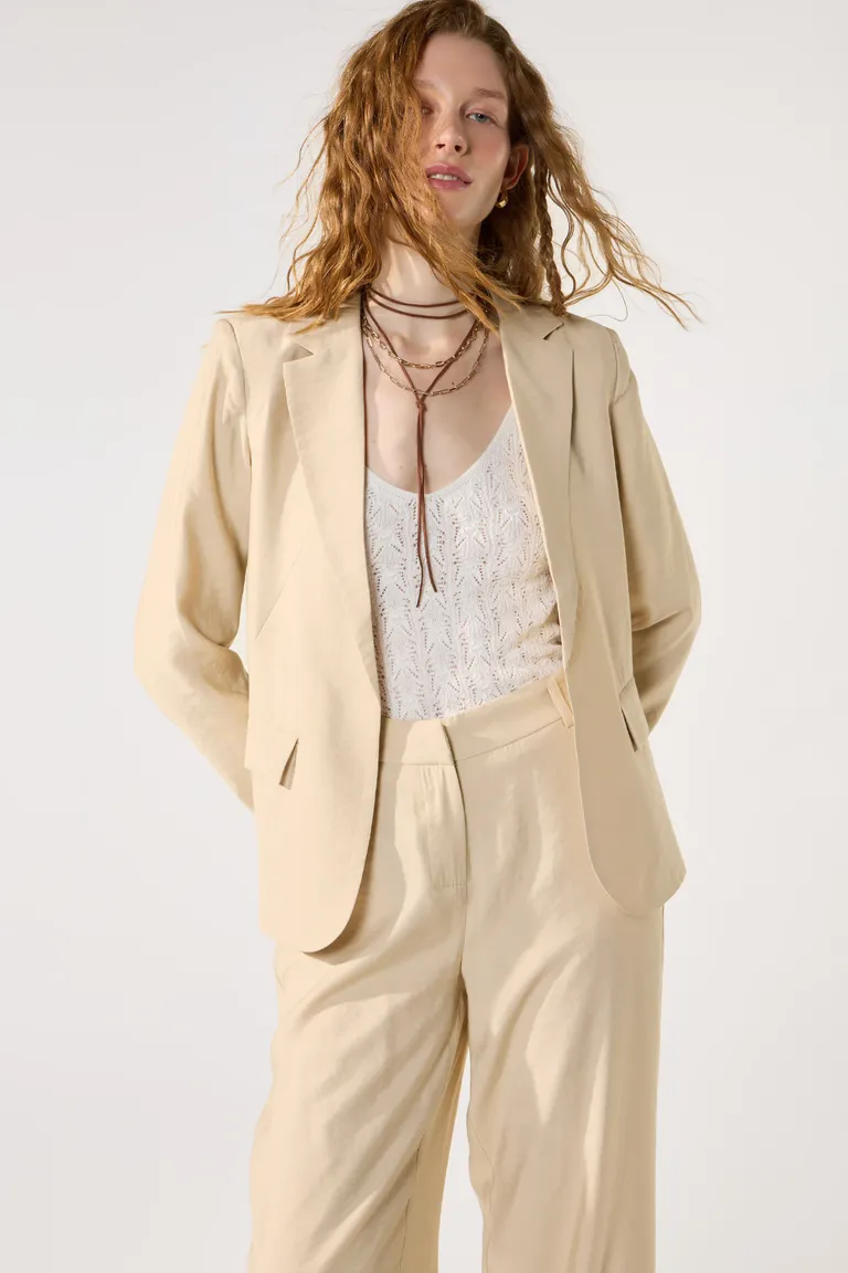 Blazer abierto en corte sastrero liviano en tono beige de Cuesta Blanca en Blazers para argentina