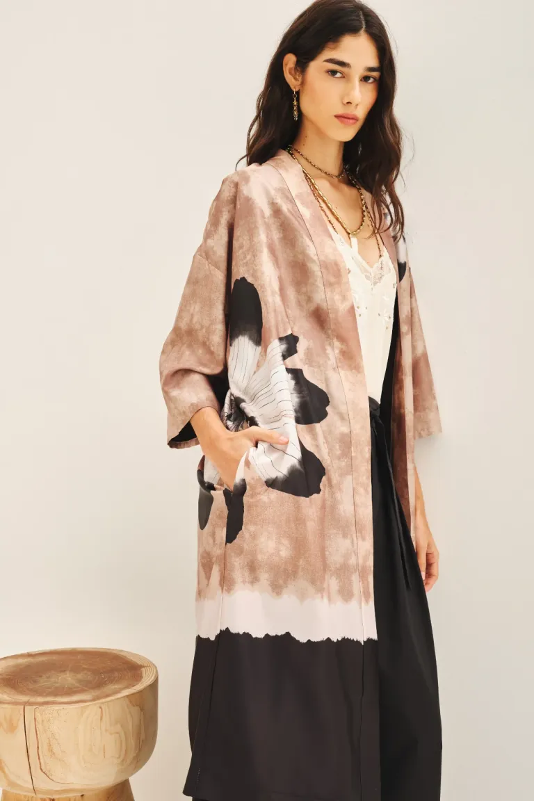 Kimono estampado de largo hasta la rodilla con mangas amplias y lazo en la cintura de Rapsodia en Kimonos para argentina