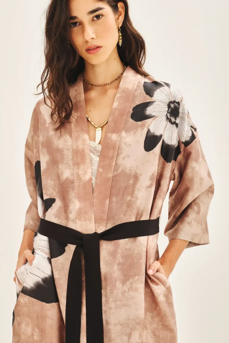 Kimono estampado de largo hasta la rodilla con mangas amplias y lazo en la cintura de Rapsodia en Kimonos para argentina