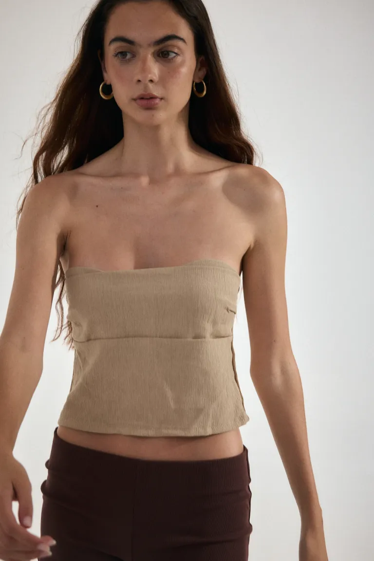 Top sin tirantes en crepe arrugado con cierre en la espalda de Audaz en Tops para argentina