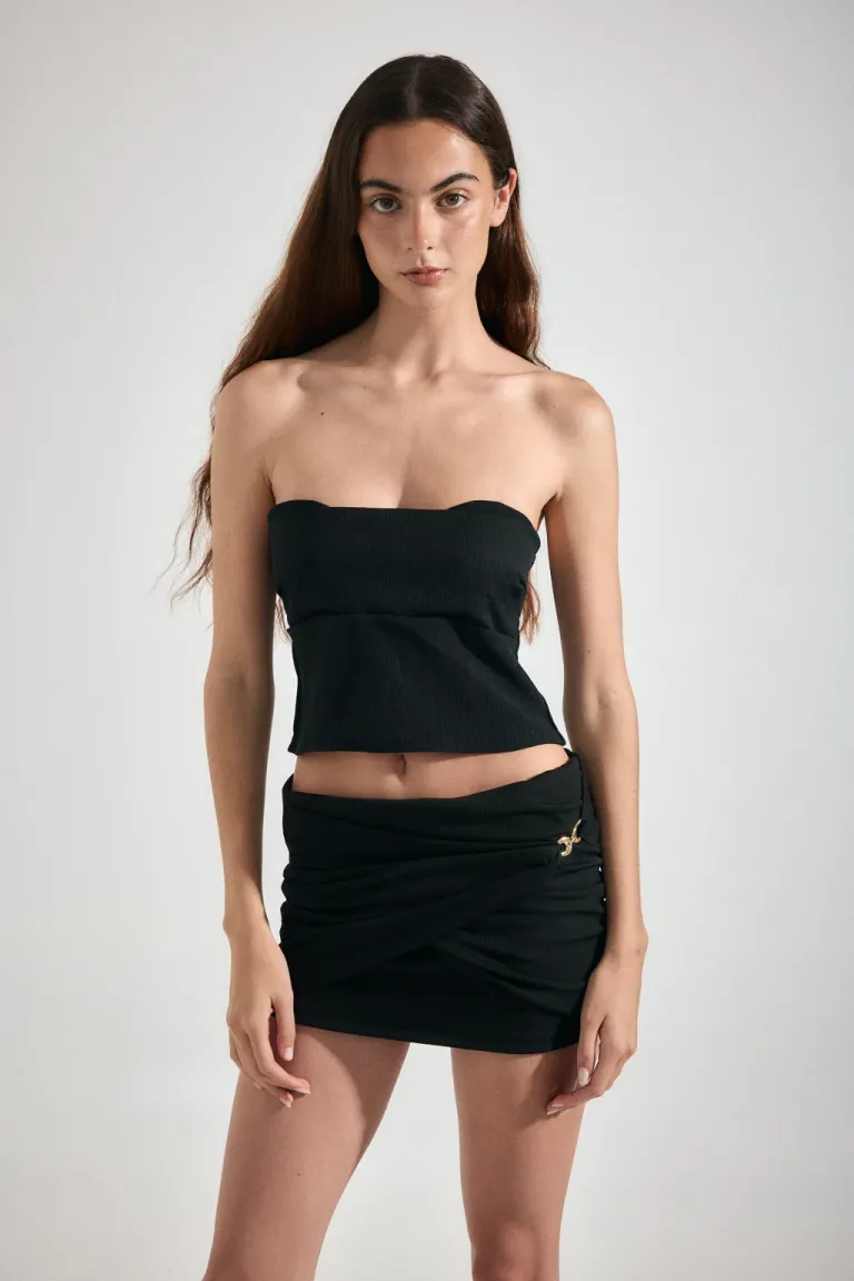 Top sin tirantes en crepe arrugado con cierre en la espalda de Audaz en Tops para argentina