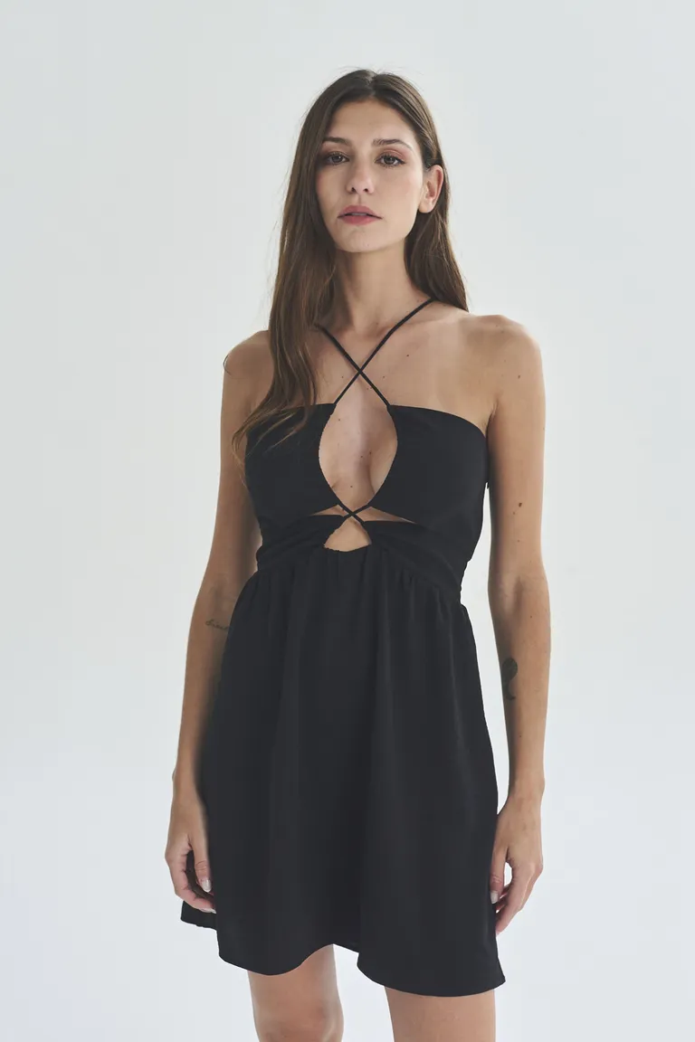 Vestido corto negro para mujer con diseño moderno y elegante de Akiabara en Vestidos para argentina