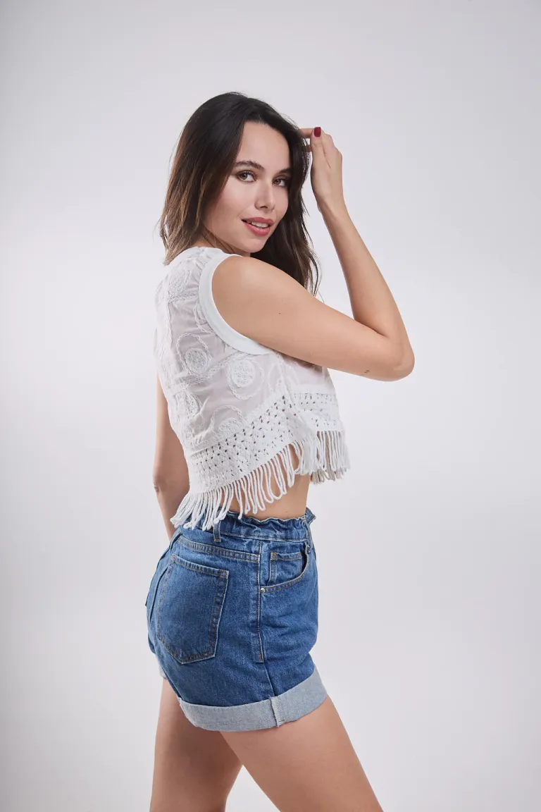 Blusa corta con bordado de crochet, diseño fresco y femenino de Belle en Blusas para argentina