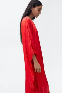 Vestido plisado manga tres cuartos de Mango en Vestidos para argentina