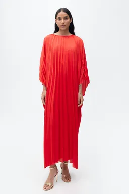 Vestido plisado manga tres cuartos de Mango en Vestidos para argentina