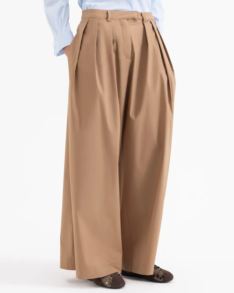 Pantalon de corte holgado con doble tabla y cierre de gancho pantalonero de Jazmin Chebar en Pantalones para argentina