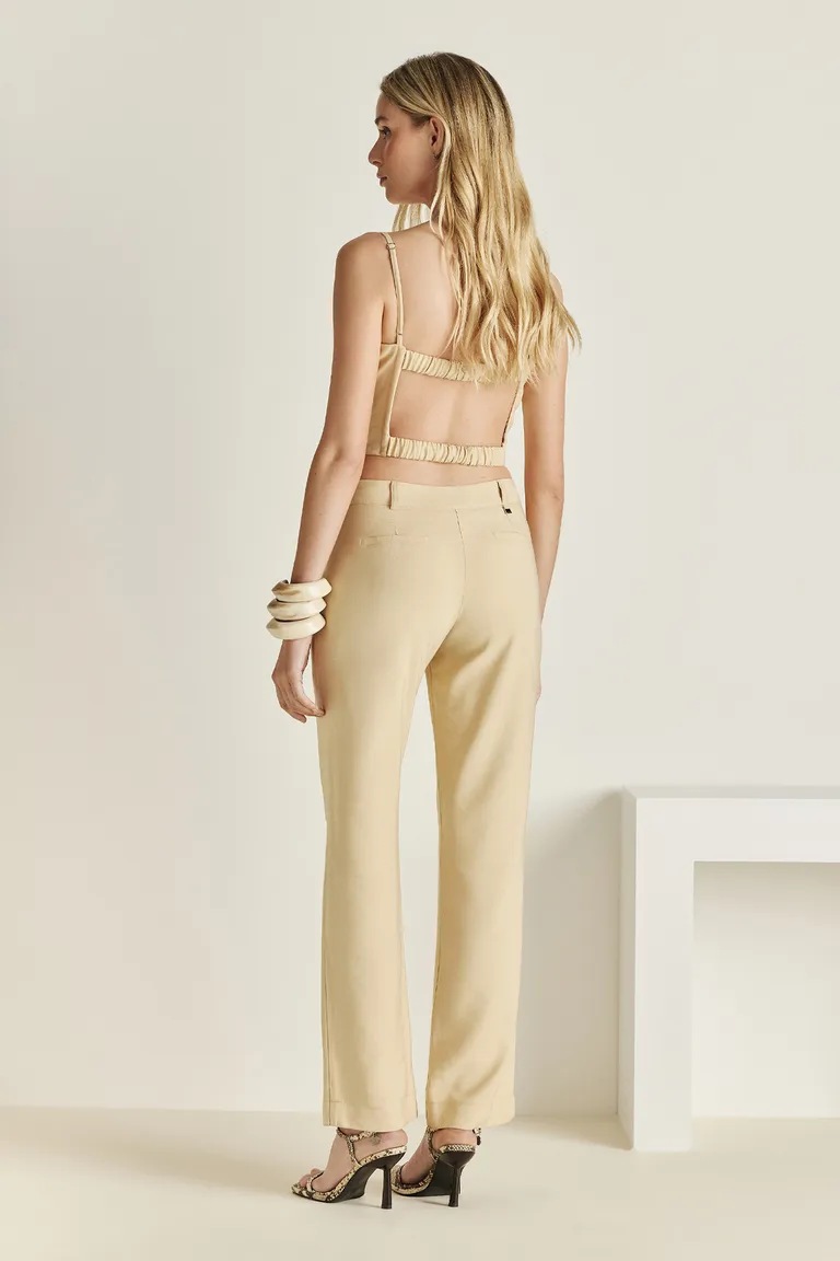 Pantalón de corte recto y línea alta en una acabado sartorial de Tucci en Pantalones para argentina