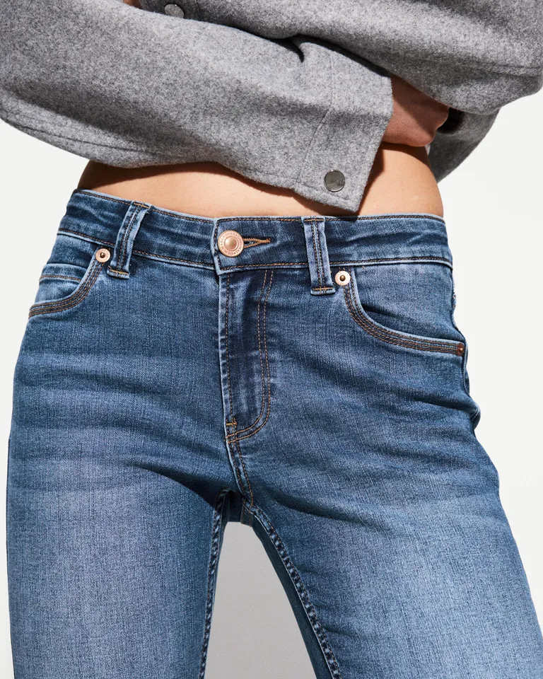 Jeans skinny tiro bajo de Bershka en Pantalones para argentina