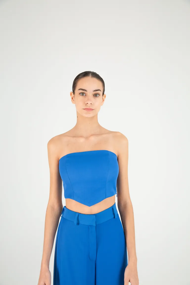 Top modular con escote strapless y diseño irregular en el bajo de Naíma en Tops para argentina