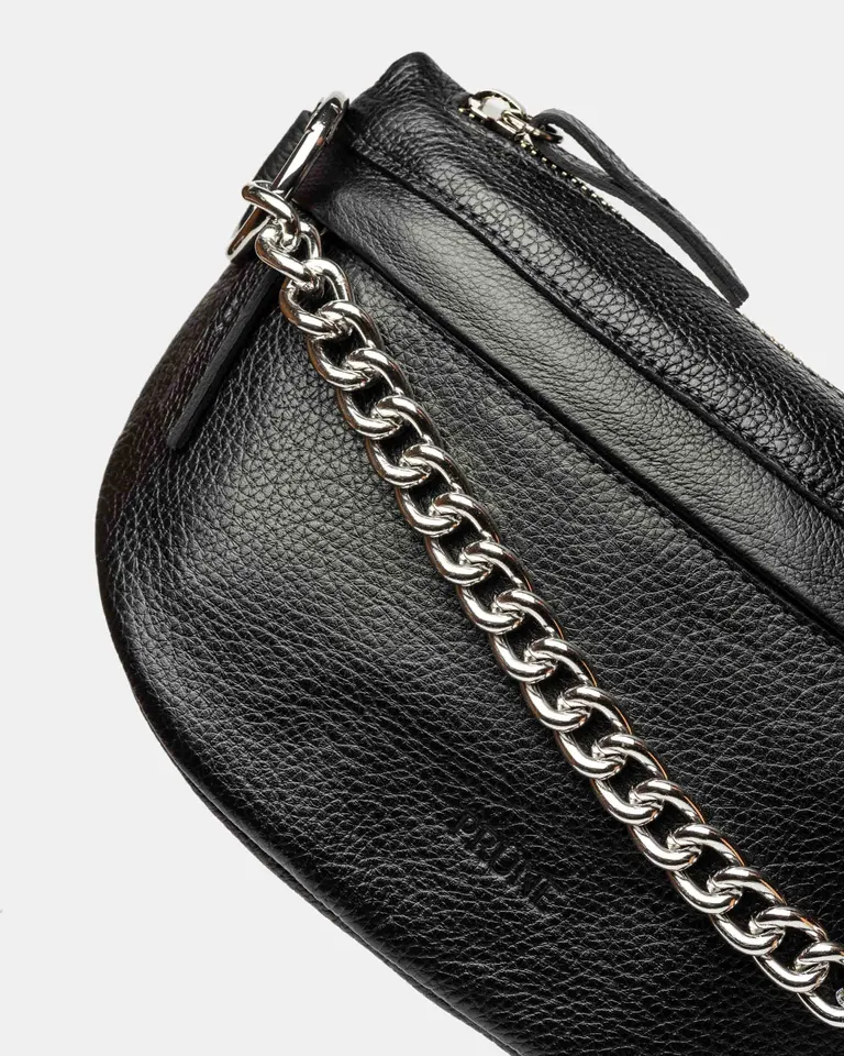 Riñonera de cuero en negro, un accesorio trendy y funcional para tu día a día de Prüne en Riñoneras para argentina
