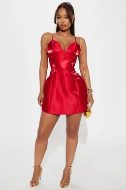 Mini vestido satén make de Fashion Nova en Vestidos para argentina
