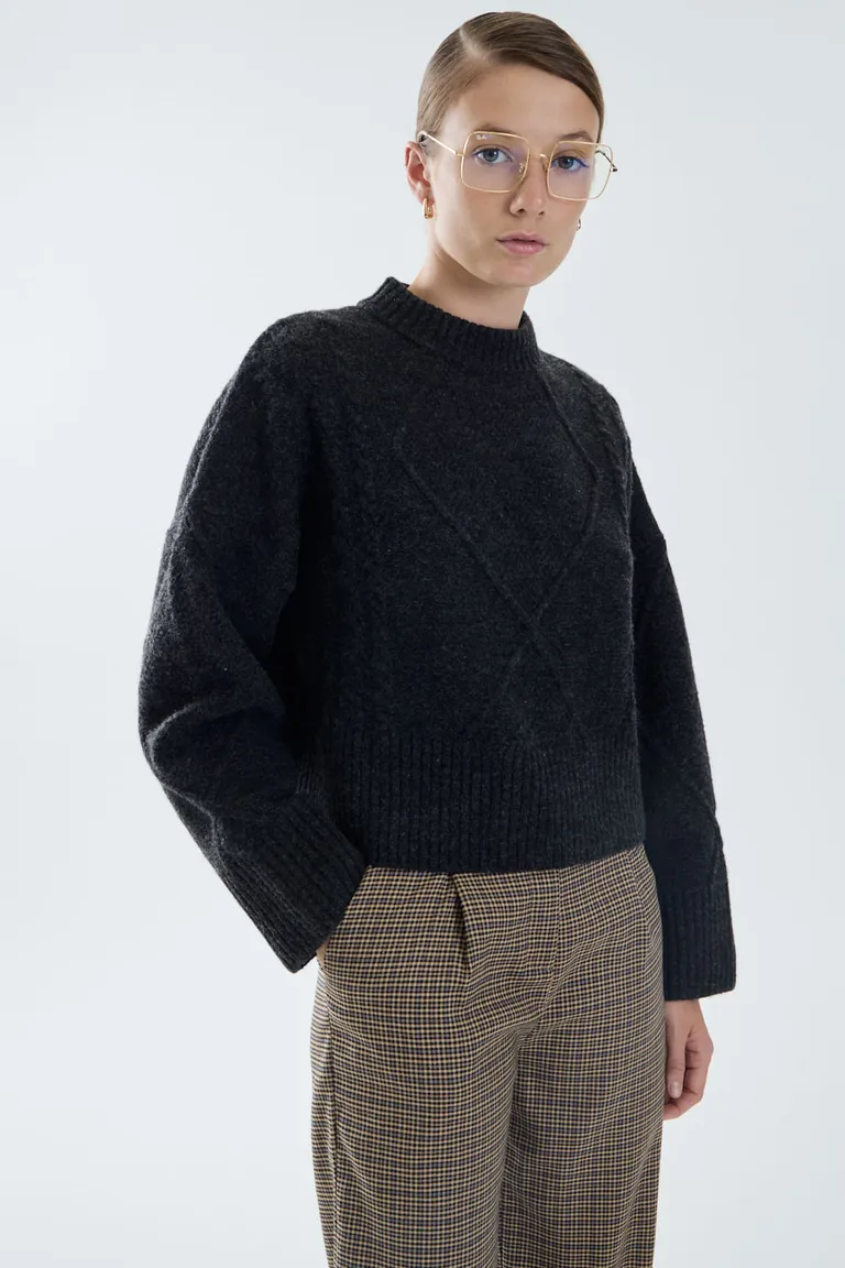 Sweater tejido con cuello alto y detalle de trenzas en relieve de Portsaid en Buzos y Sweaters para argentina